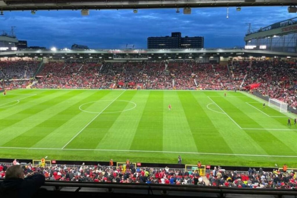Manchester United 18 Manchester United - Salford Suite N3416
