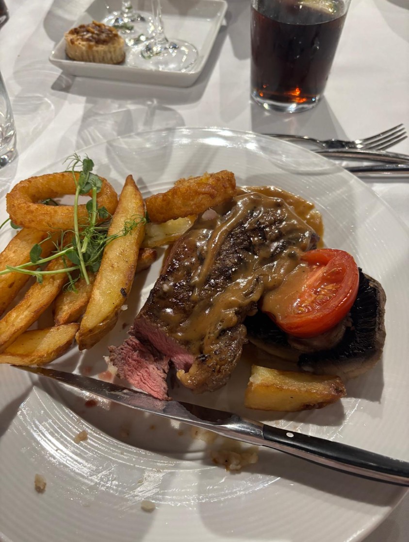 Manchester United - Review - William Martin